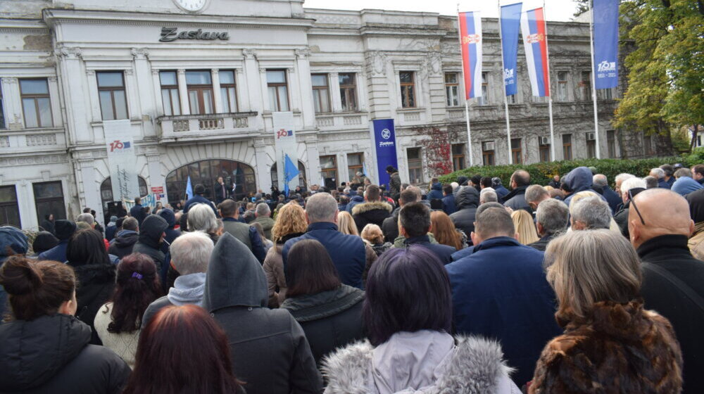 Radnicima i dalje zima, poslovodstvo tvrdi da je ipak bolje: Hladne hale kragujevačke Zastava oružje 1