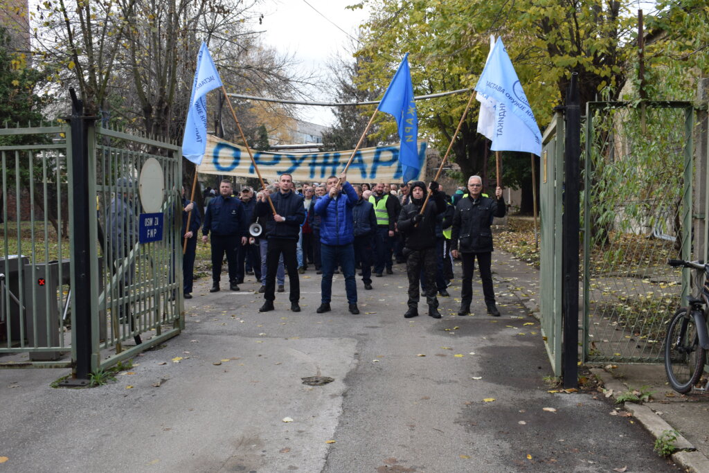 Radnicima i dalje zima, poslovodstvo tvrdi da je ipak bolje: Hladne hale kragujevačke Zastava oružje 2
