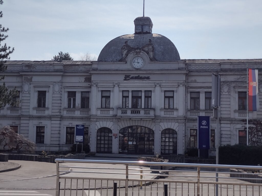 Radnicima i dalje zima, poslovodstvo tvrdi da je ipak bolje: Hladne hale kragujevačke Zastava oružje 3