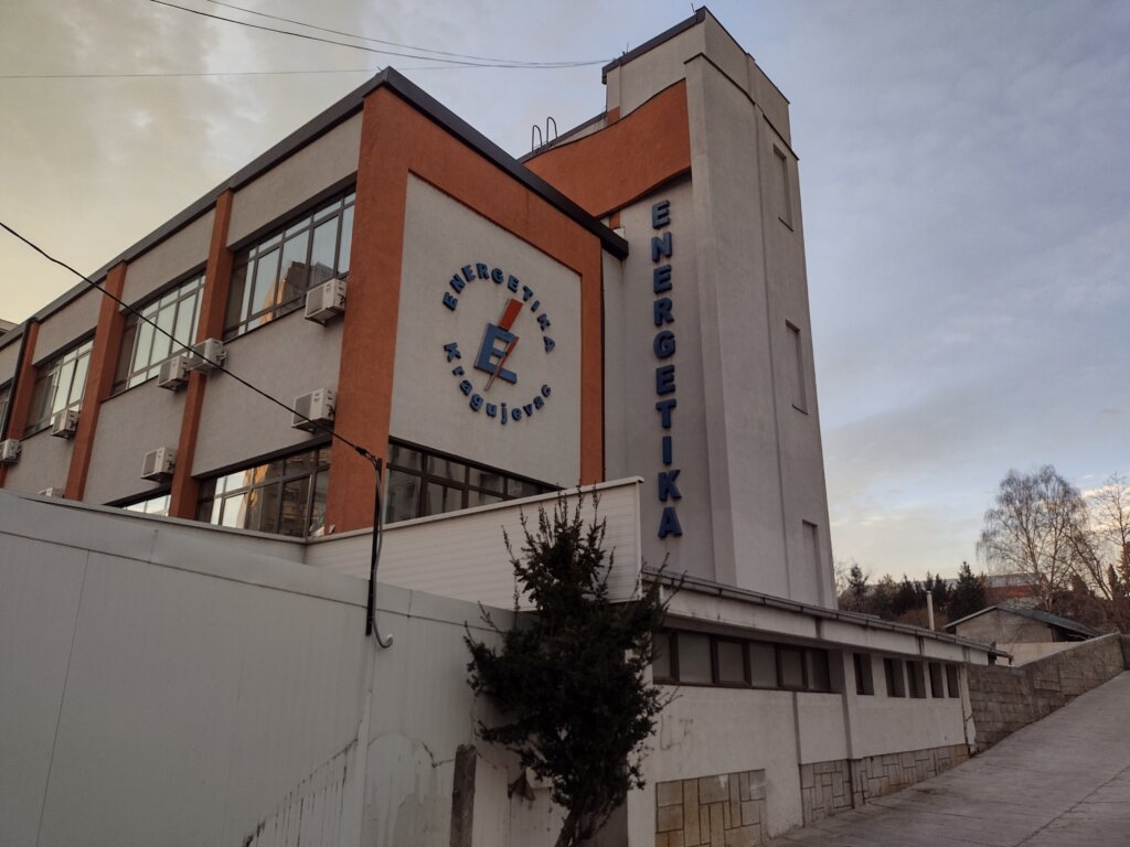 Radnicima i dalje zima, poslovodstvo tvrdi da je ipak bolje: Hladne hale kragujevačke Zastava oružje 4