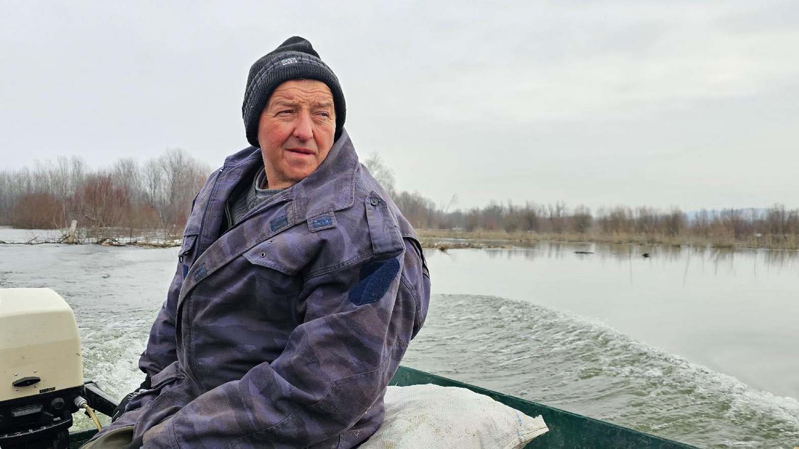 Milenko Plavšić oteran sa Krčedinske ade: "Moram da platim skoro 10.000 evra jer su moje četiri krave navodno ušle na zemljište koje je zakupio Marijan Rističević" 2