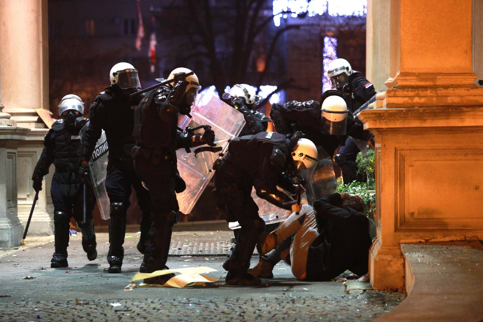 Kako je fantomka postala simbol policije posle nereda ispred Skupštine Beograda? 2