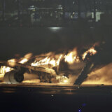 U sudaru dva aviona na aerodromu u Tokiju pet osoba poginulo (VIDEO) 6