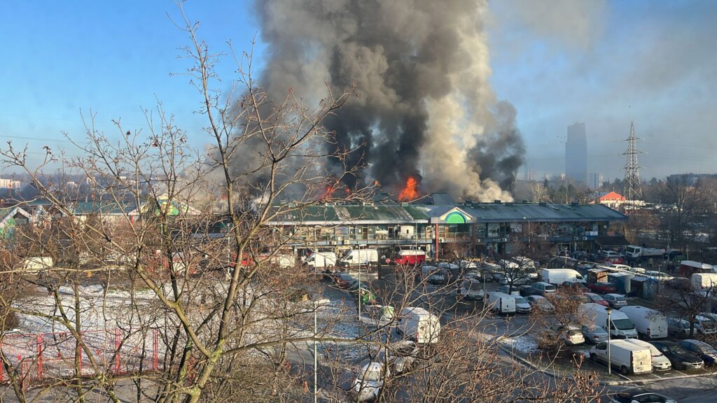 Lokalizovan požar u Bloku 70, vazduh u Beogradu zagađen (FOTO/VIDEO) 4
