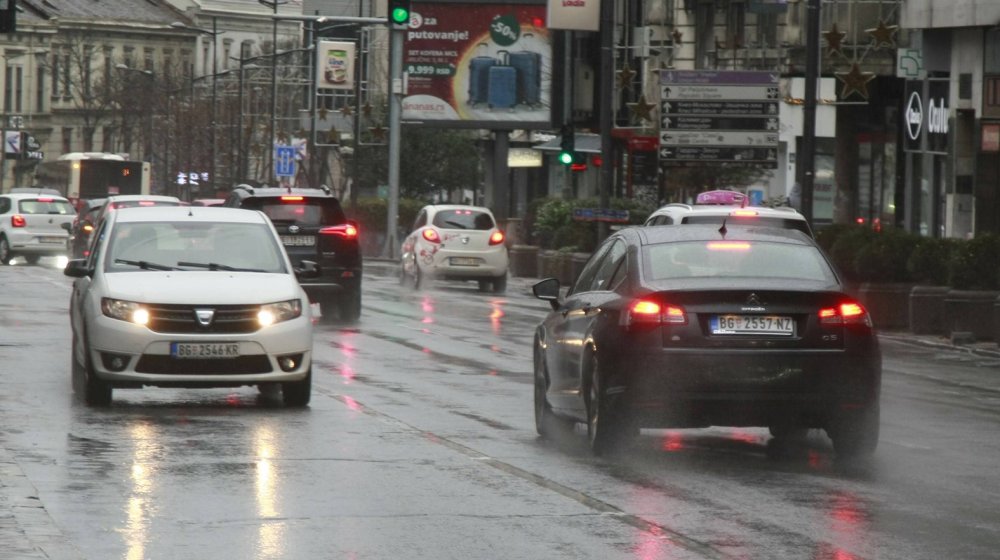 AMSS upozorio: Zaleđen kolovoz, veća opasnost od proklizavanja vozila 1