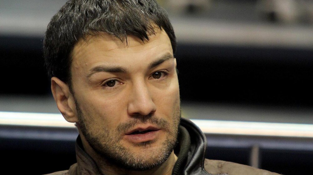 Koliko je birača stalo u zgradu bivšeg rukometaša Vlade Mandića, naprednjaka hapšenog u Crnoj Gori i Republici Srpskoj? 1