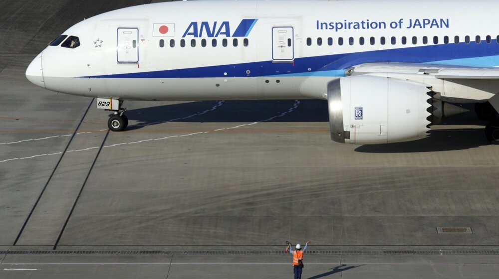 Američki putnik ugrizao stjuardesu tokom leta: Avion se vratio u Tokio 1