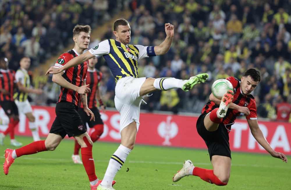 Fenerbahče mašina za golove u Turskoj: Mogu li Tadić i Džeko da iznesu trenera do klupskog rekorda Todora Veselinovića? 2 Fenerbahče mašina za golove u Turskoj: Mogu li Tadić i Džeko da iznesu trenera do klupskog rekorda Todora Veselinovića? 2