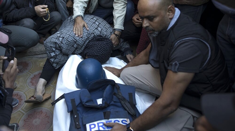 "Izrael ubija palestinske novinare u Gazi. Gde je reakcija?": Kris Mekgril za Gardijan 1