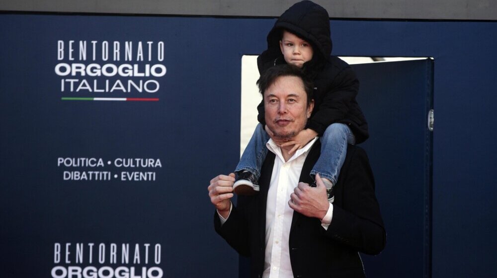 Mask nosio trogodišnjeg sina na ramenima u Aušvicu kao da su u Diznilendu 1