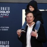 Mask nosio trogodišnjeg sina na ramenima u Aušvicu kao da su u Diznilendu 10