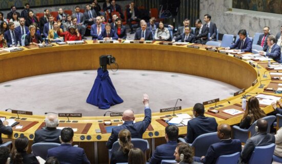 Šta se sve dešavalo u prepunoj dvorani UN i ko je sem Srbije bio protiv rezolucije o genocidu u Srebrenici? 8