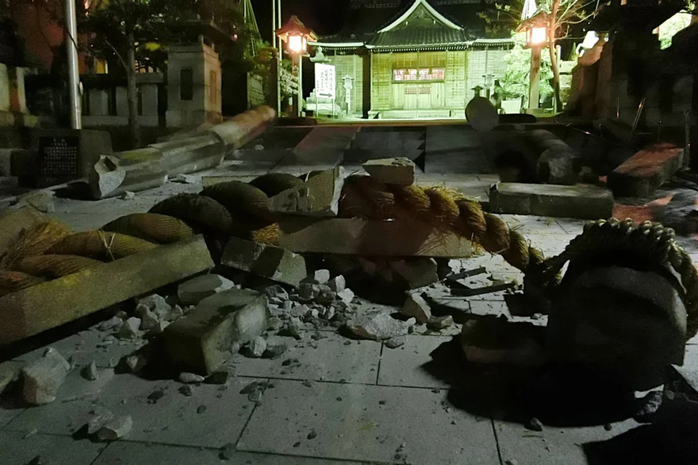 Nakon zemljotresa u Japanu oko 33.500 domaćinstava ostalo bez struje, četiri osobe poginule, hiljade provode noć u centrima za evakuaciju 2