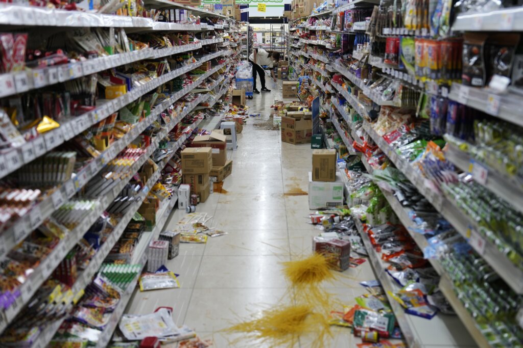 Najmanje 55 poginulih u nizu snažnih zemljotresa u Japanu, razorene zgrade duž zapadne obale (FOTO) 3