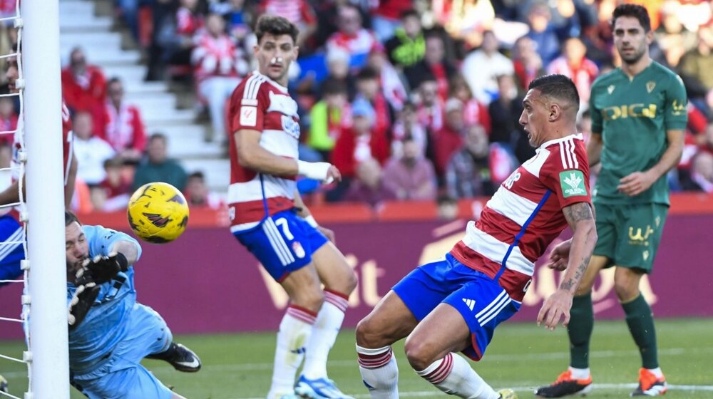 Pobeda za beg ka sigurnoj luci: Granada slavila u sudaru "davljenika" 1