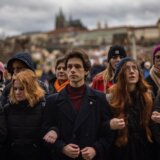 "Nada i isceljenje": Mesec dana od masovne pucnjave u Pragu 11