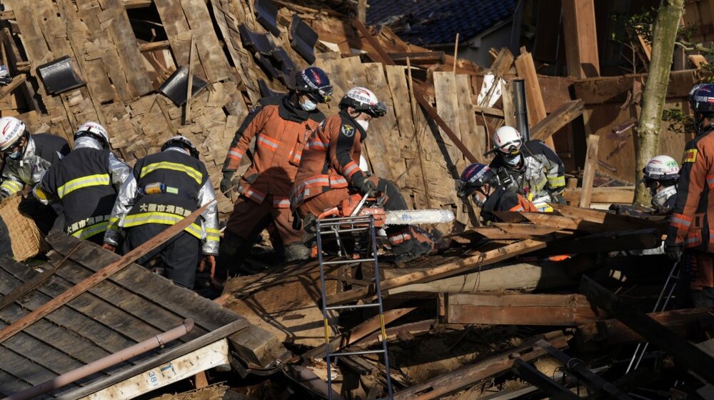 Više od 110 poginulih u zemljotresu u Japanu, loše vreme komplikuje potragu 1