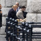 Tramp aludira da vlast za predsedničke izbore 'uvozi glasače' - migrante 9