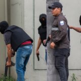 Naoružani napadači upali u TV studio Ekvadora tokom direktnog prenosa 1
