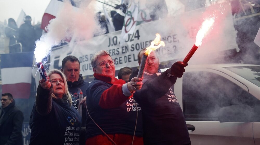"Crni četvrtak" u Francuskoj: Protest policije, traže veće plate 1