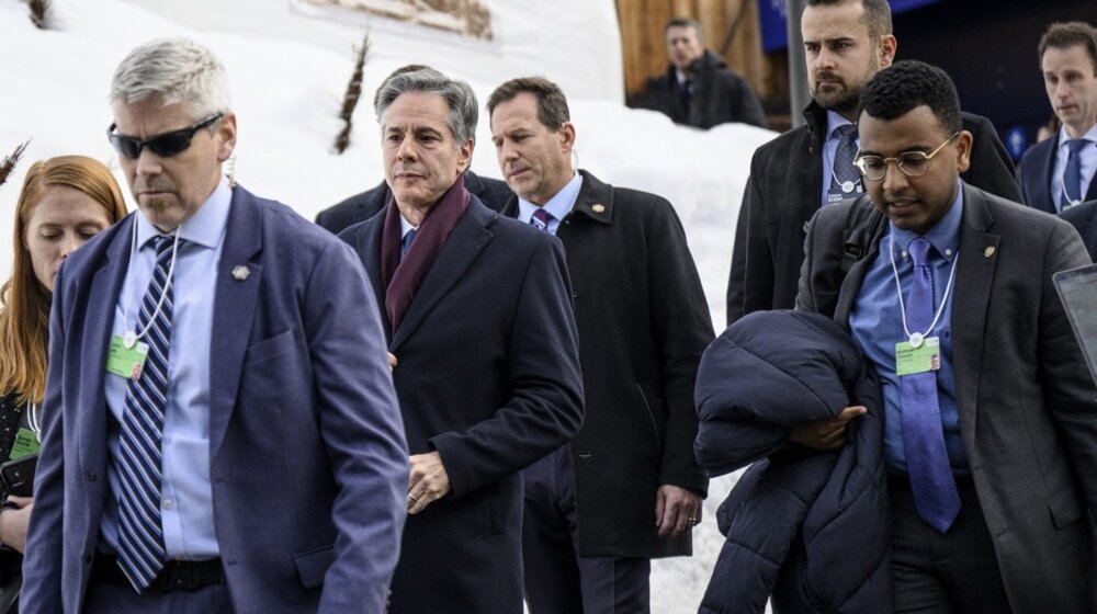 Kvar na avionu: Odložen povratak Blinkena u SAD iz Švajcarske 1