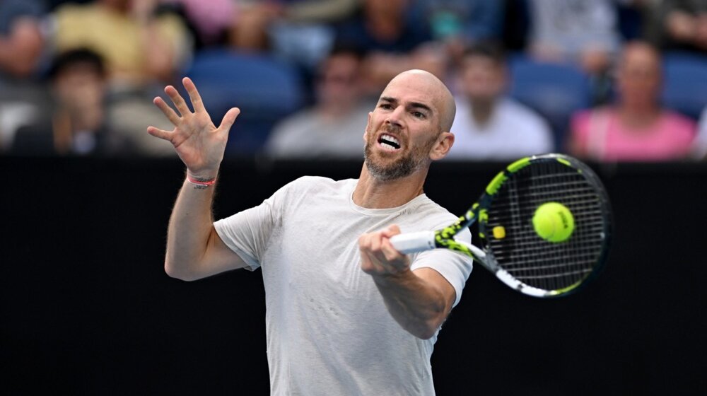 Neće biti nikakvog spuštanja slušalice: Đoković dobio protivnika za osminu finala iz ogorčene borbe koja nije pripala Šeltonu 1