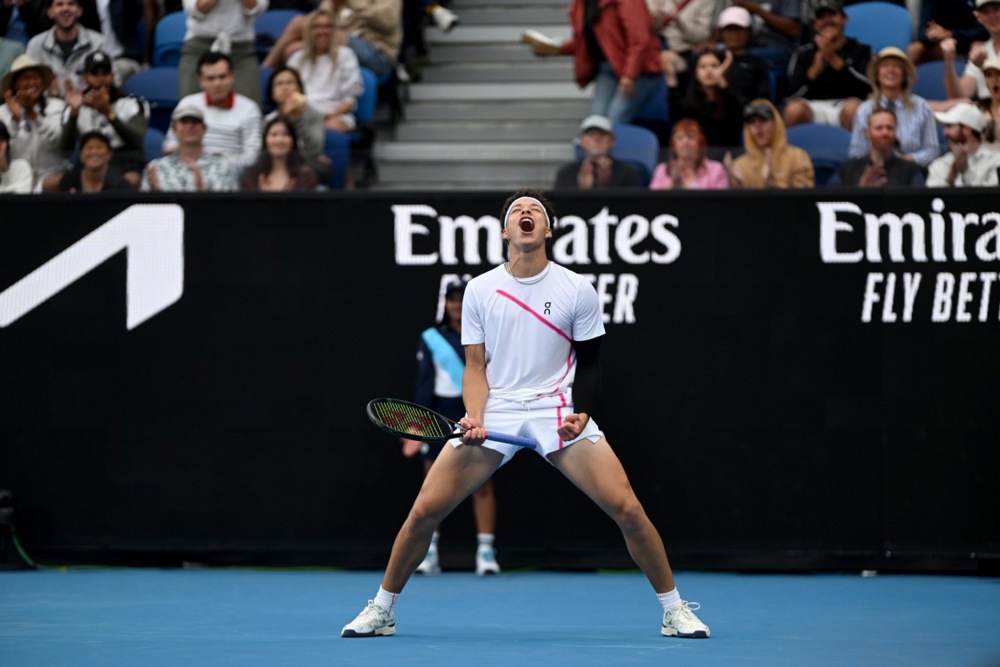 Neće biti nikakvog spuštanja slušalice: Đoković dobio protivnika za osminu finala iz ogorčene borbe koja nije pripala Šeltonu 2