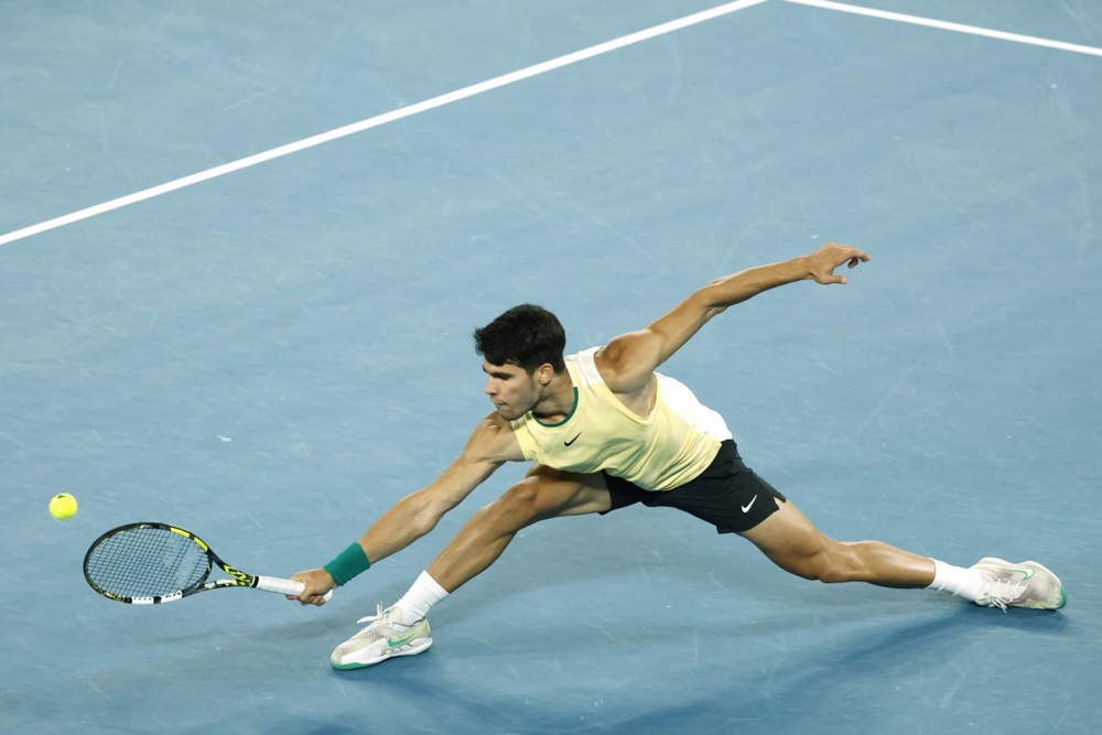 Zverev dao Alkarazu prst, ali mu je ruka ipak ostala čitava: Đoković ide na polufinale spokojan za prvo mesto 2 Zverev dao Alkarazu prst, ali mu je ruka ipak ostala čitava: Đoković ide na polufinale spokojan za prvo mesto 2