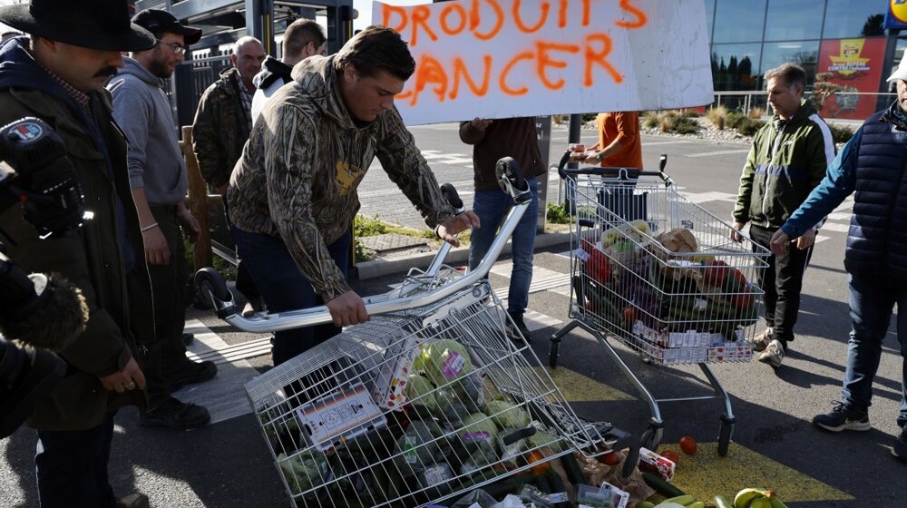 Francuski farmeri nastavljaju blokade, poručuju: "Borimo se za opstanak" 1
