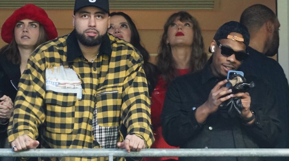 "Ona je imovina Pentagona, namešta Superboul, podržava Bajdena": Kampanja desničara protiv pevačice Tejlor Svift 1