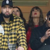 "Ona je imovina Pentagona, namešta Superboul, podržava Bajdena": Kampanja desničara protiv pevačice Tejlor Svift 11