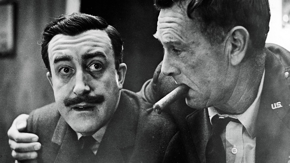 „Doktor Strejndžlav": Koliko je crna komedija o kraju sveta aktuelna i danas 1 Sterling Hayden (right) as General Jack Ripper, holds a cigar in his mouth and puts his arm around Peter Sellers, as Group Captain Lt. Mandrake, in a still from the Stanley Kubrick directed film Dr. Strangelove: Or How I Came to Stop Worrying and Love the Bomb