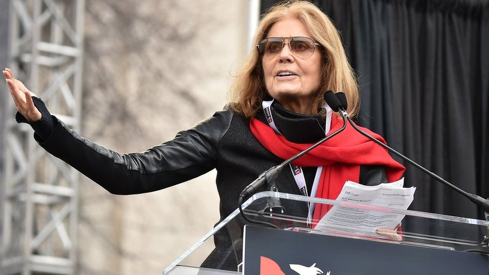 Glorija Stajnem: Želja da se kontrolišu materice često je smrtonosna 1 Glorija Stajnem govori na pozornici