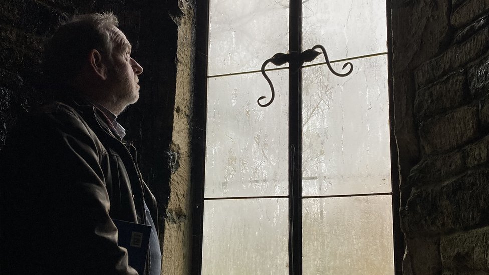 Istorija: Otkrivena zlodela srednjevekovnog kaluđera 'gangstera' u Engleskoj 7 Prema dokumentu iz vatikanskog arhiva, Džon od Tinterna je kasnije imao grižu savesti, kaže Mekalevi