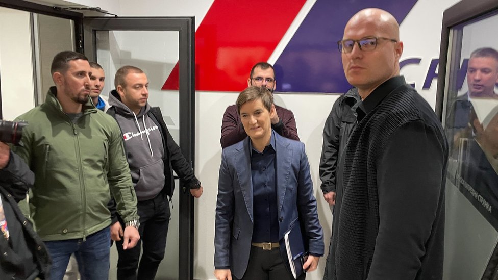 Izbori u Srbiji 2023: Niko nema većinu u Skupštini grada Beograda, potvrdila izborna komisija 8 izborni štab SNS u ulici Palmira Toljatija