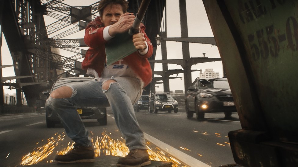 Film: Šta nas čeka u bioskopima 2024. 12 Rajan Goslin kao Kolt Sivers u The Fall Guy