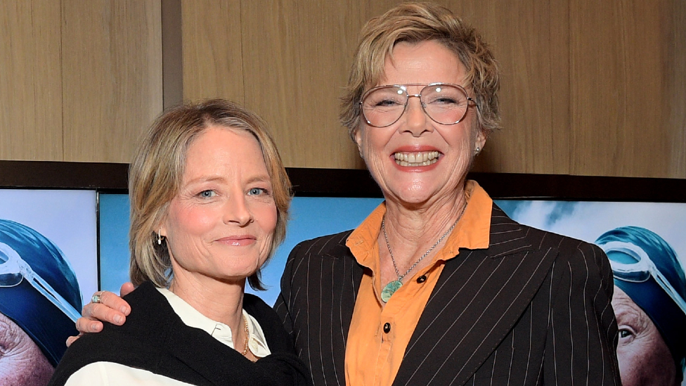 Zlatni globus 2024: Dominacija Openhajmera, za Barbi samo dve nagrade 6 Jodie Foster and Annette Bening attend Netflix's NYAD Los Angeles Tastemaker Screening at Bay Theatre on November 14, 2023 in Pacific Palisades, California