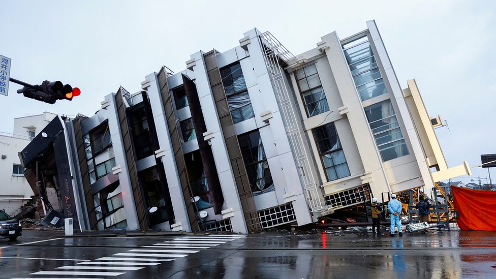 Japan: Najmanje 92 poginulih, 250 ljudi se vodi kao nestalo, žena od 80 godina izvučena živa posle tri dana pod ruševinama 3 Japan, zemljotres