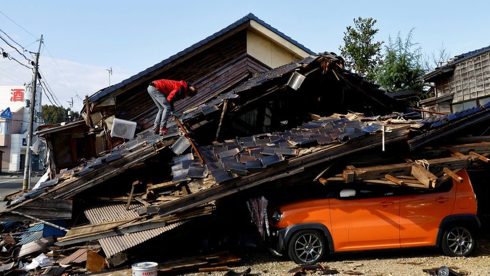 Japan: Najmanje 92 poginulih, 250 ljudi se vodi kao nestalo, žena od 80 godina izvučena živa posle tri dana pod ruševinama 2 Japan, zemljotres u Japanu