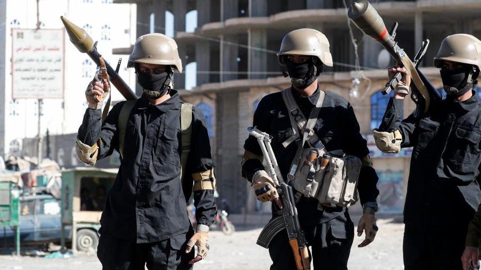 Bliski istok i sukobi: Amerika izvršila novi napad na vojne ciljeve Huta u Jemenu, Bajden poslao privatnu poruku Iranu 4 Huti u Sani