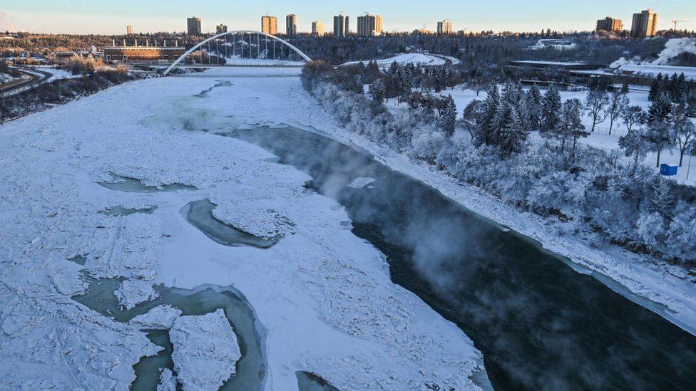 Vreme: Rekordno niske temperature u delovima Amerike i Kanade 2 Zamrznut Edmonton, Alberta 13. januara