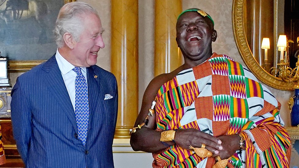 Arheologija i diplomatija: Velika Britanija samo pozajmljuje Gani ukradeno blago naroda Asante iz 19. veka 6 King Charles meeting Otumfuo Osei Tutu II before his coronation