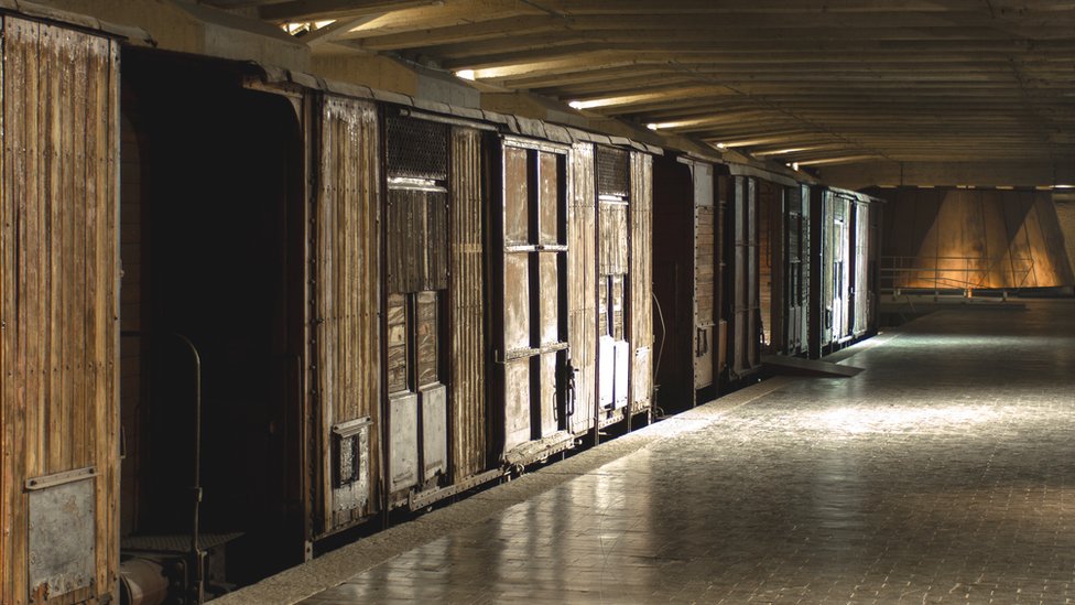 Dan sećanja na žrtve Holokausta: Sa perona 21, vozom iz Milana u Aušvic 4 peron 21