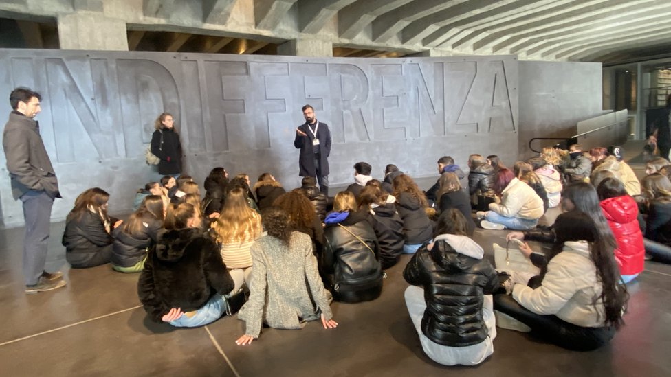 Dan sećanja na žrtve Holokausta: Sa perona 21, vozom iz Milana u Aušvic 12 Peron 21, Memorijalni centar u Milanu