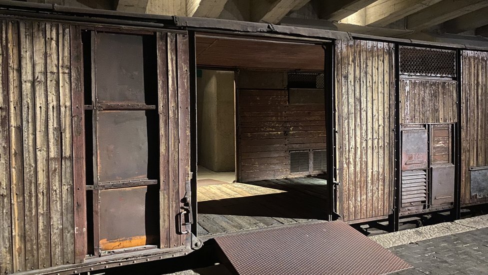 Dan sećanja na žrtve Holokausta: Sa perona 21, vozom iz Milana u Aušvic 2 Peron 21, Memorijalni centar u Milanu