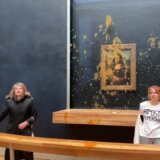 Mona Liza: Demonstranti bacili supu na sliku Leonarda da Vinčija 4