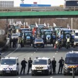 Poljoprivreda i protesti: Traktori blokiraju glavne puteve u Evropi, dok francuski farmeri sprovode „opsadu Pariza" 3