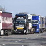 AMSS: Obavezna upotreba zimske opreme, kamioni na Batrovcima čekaju osam sati 5