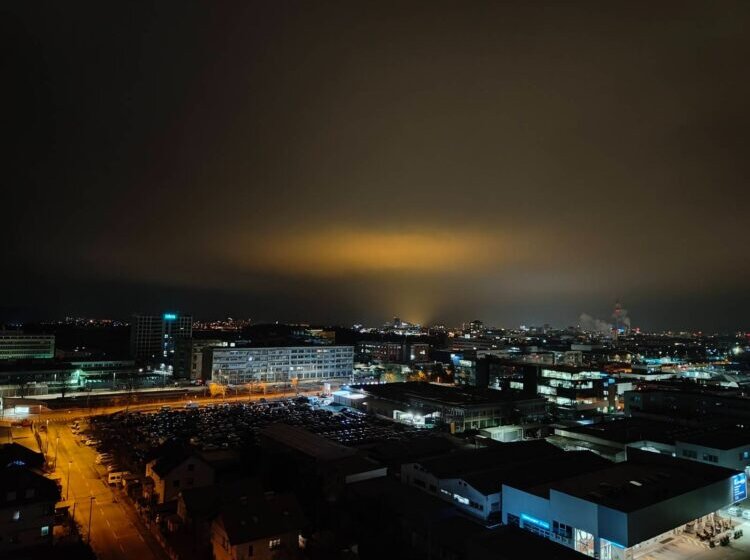 (FOTO) Iznad Ljubljane se pojavilo neobično svetlo, otkriveno o čemu se radi 1