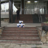 "Ovo nije kampanja protiv akušerstva, nego podrška mamama": Kreni-Promeni predao peticiju Ministarstvu zdravlja 12